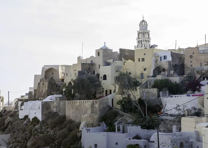 黑岩传统鲁姆斯公寓 * Emporio (Santorini)