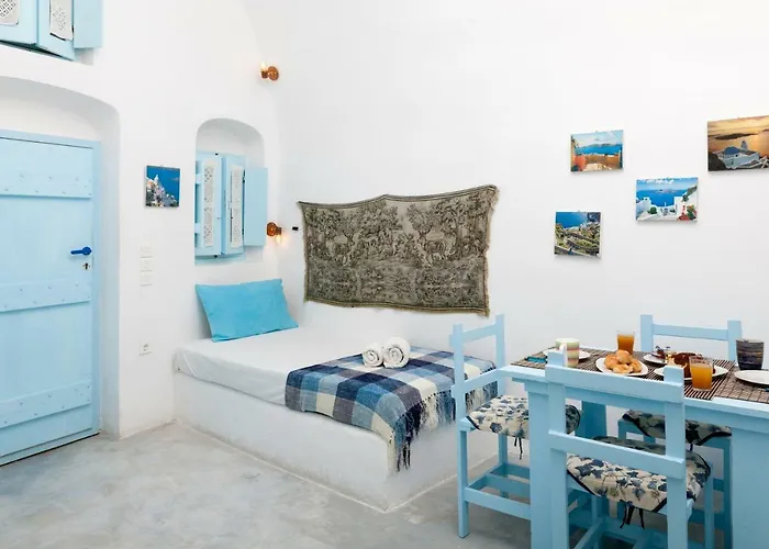 公寓 黑岩传统鲁姆斯公寓 Emporio (Santorini)