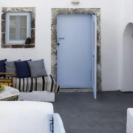 Black Rock Traditional Emporio (Santorini)