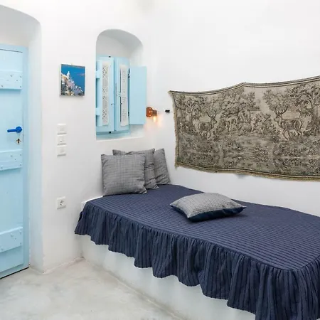 Black Rock Traditional * Emporio (Santorini)