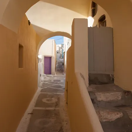 Black Rock Traditional Апартаменты Emporio (Santorini)